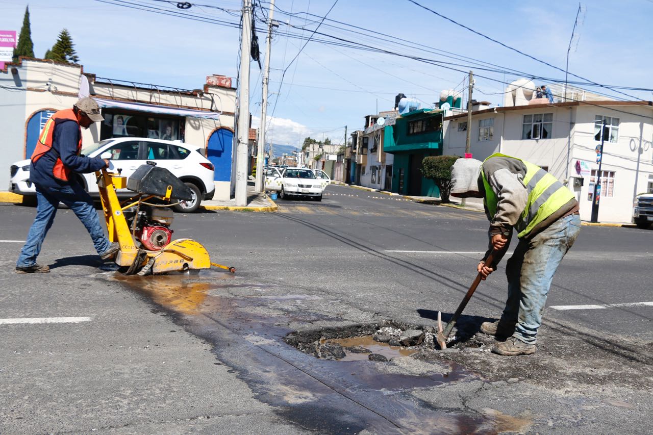 Continúa el bacheo en Toluca