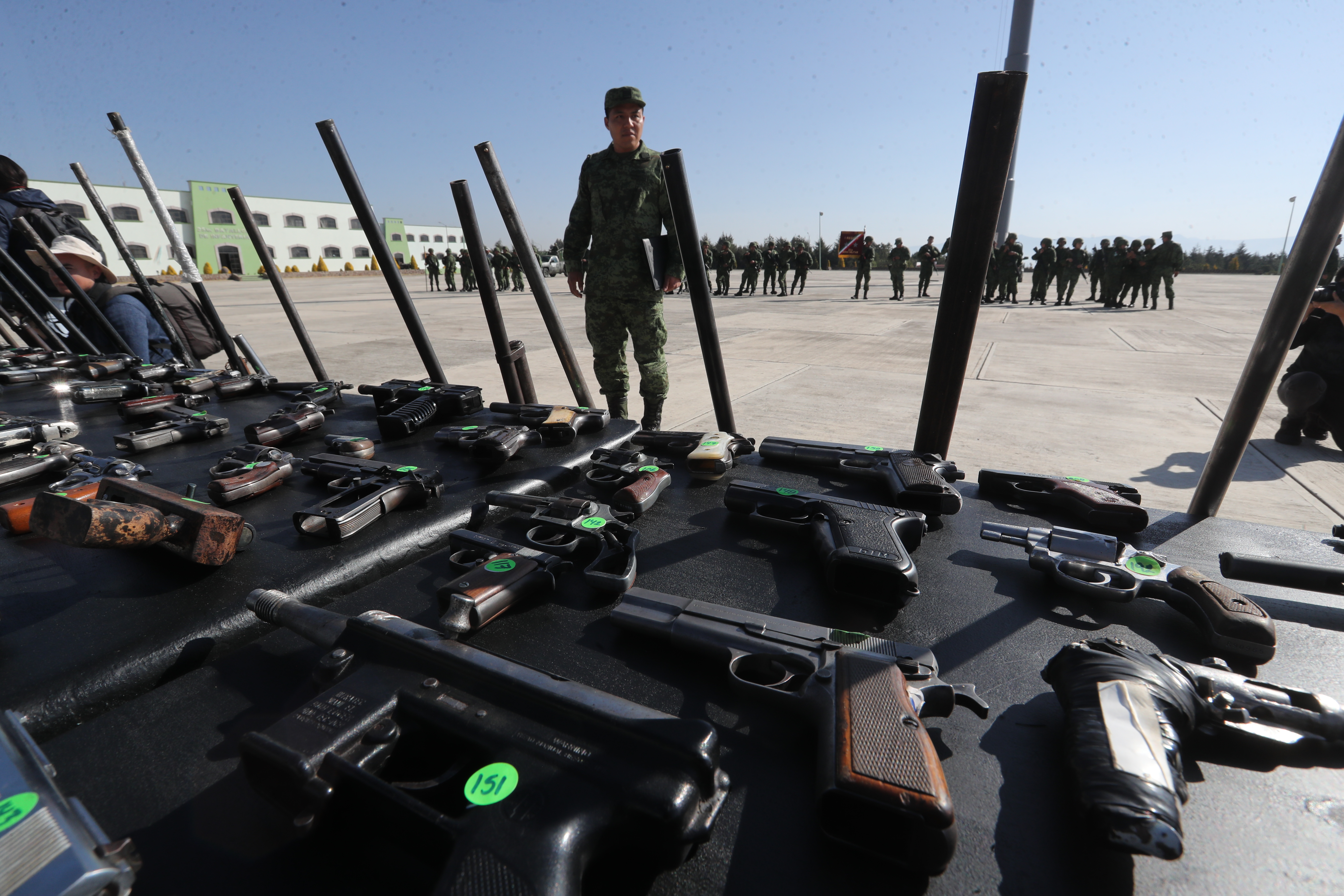 Destruyen en la 22 Zona Militar Armas de fuego decomisadas.