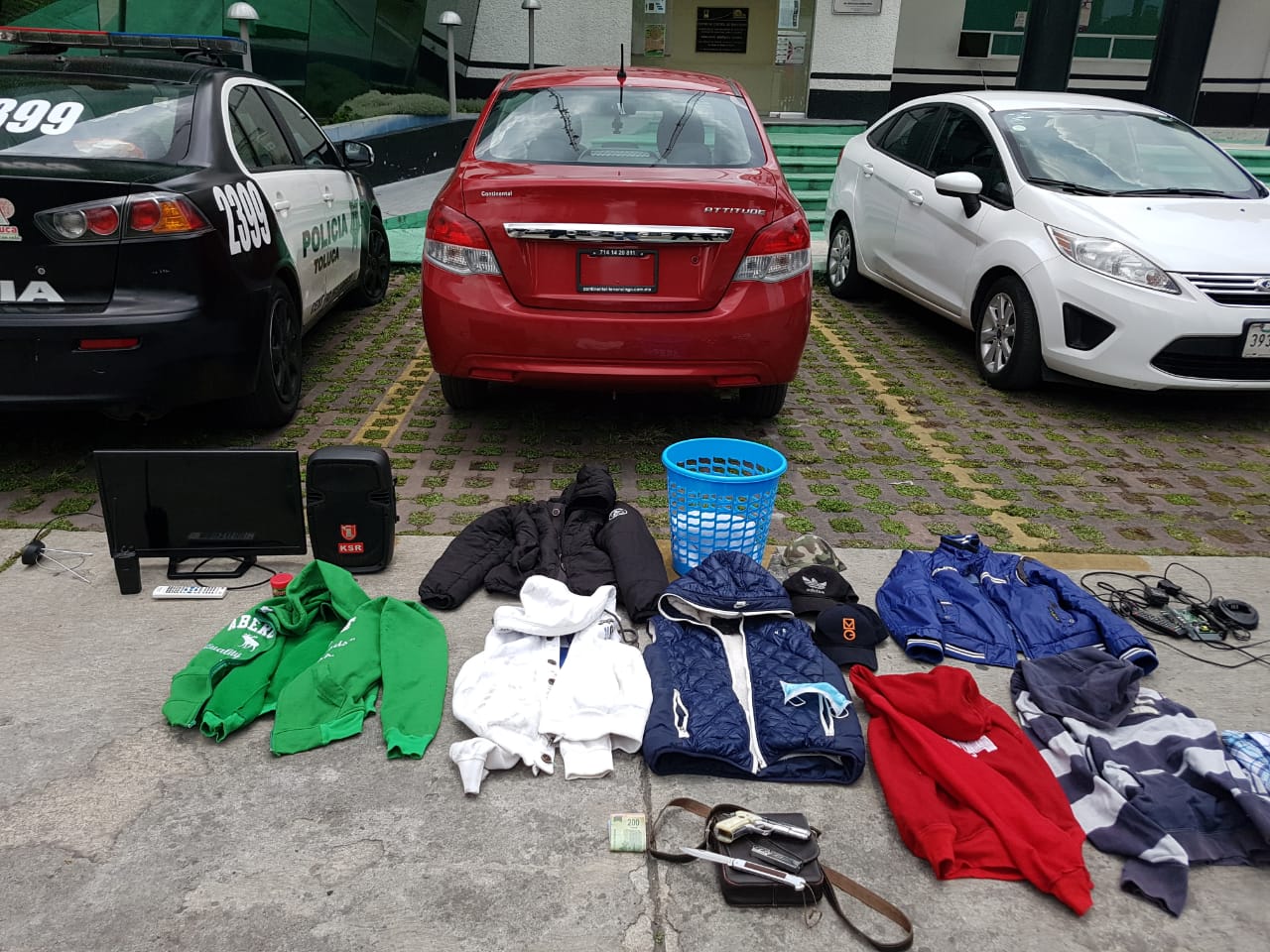 Captura Policía de Toluca a sujetos armados presuntamente involucrados en el delito de robo
