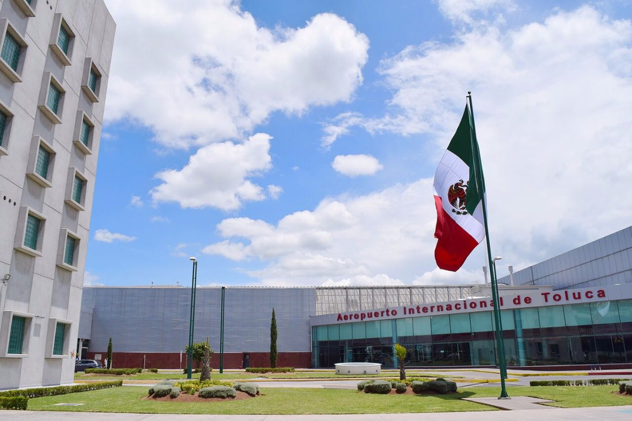 Alerta aeropuerto de Toluca  sobre venta de automóviles usando su nombre