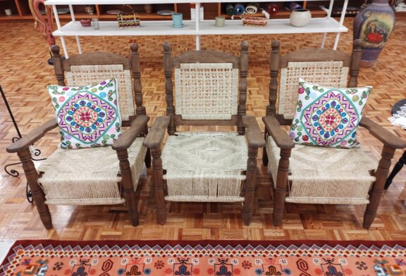 Elaboran manos mexiquenses hermosas sillas de madera
