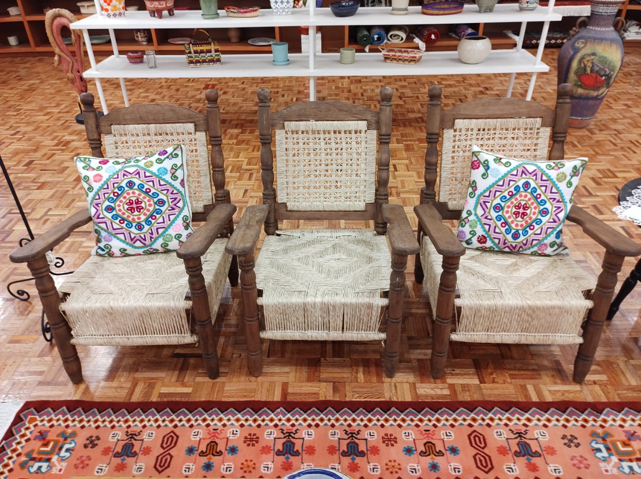 Elaboran manos mexiquenses hermosas sillas de madera