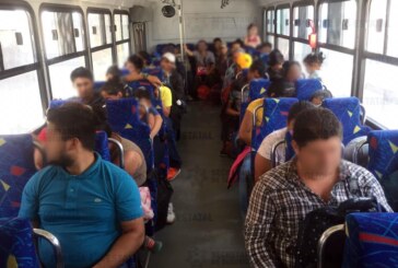 Trasladan a más de 40 migrantes centroamericanos refugiados en una propiedad
