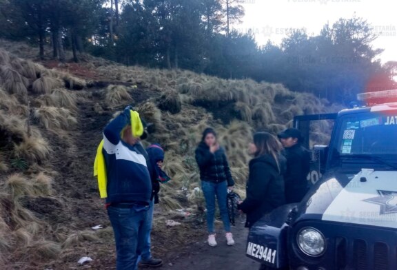 Rescatan policías estatales a personas extraviadas en el nevado de Toluca