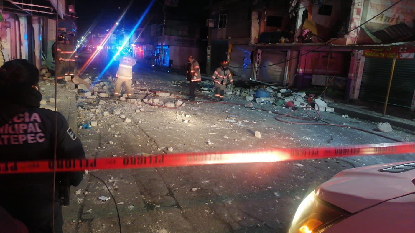 Atienden servicios de emergencia explosión en vivienda de Ecatepec