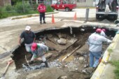 Atiende Agua y Saneamiento de Toluca socavón en la colonia Rancho Maya