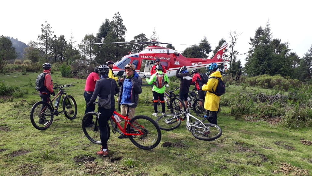 Apoya grupo relámpagos en el rescate de 19 ciclistas extraviados en el Xinantécatl.