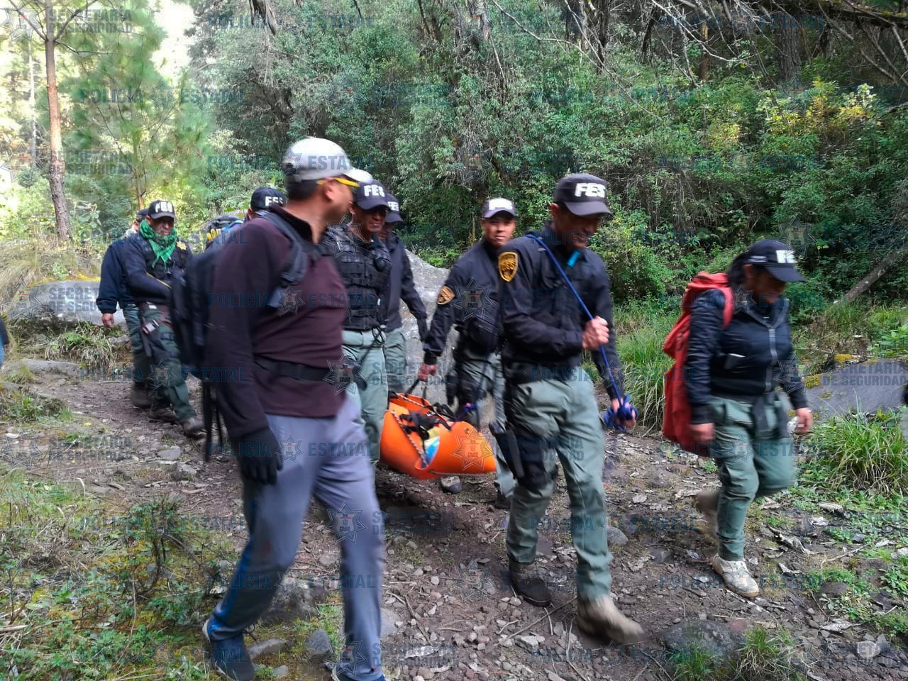 Policía rescata a joven que cayó de una altura de 30 metros