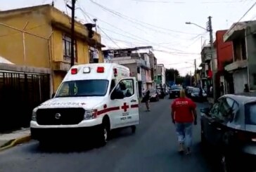 Una  mujer se quería aventar al vacío, la rescata Cruz Roja y policía municipal