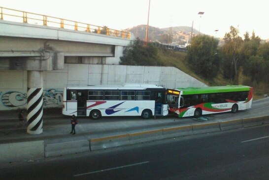 Impacta autobús a unidad del mexibús en Tlalnepantla