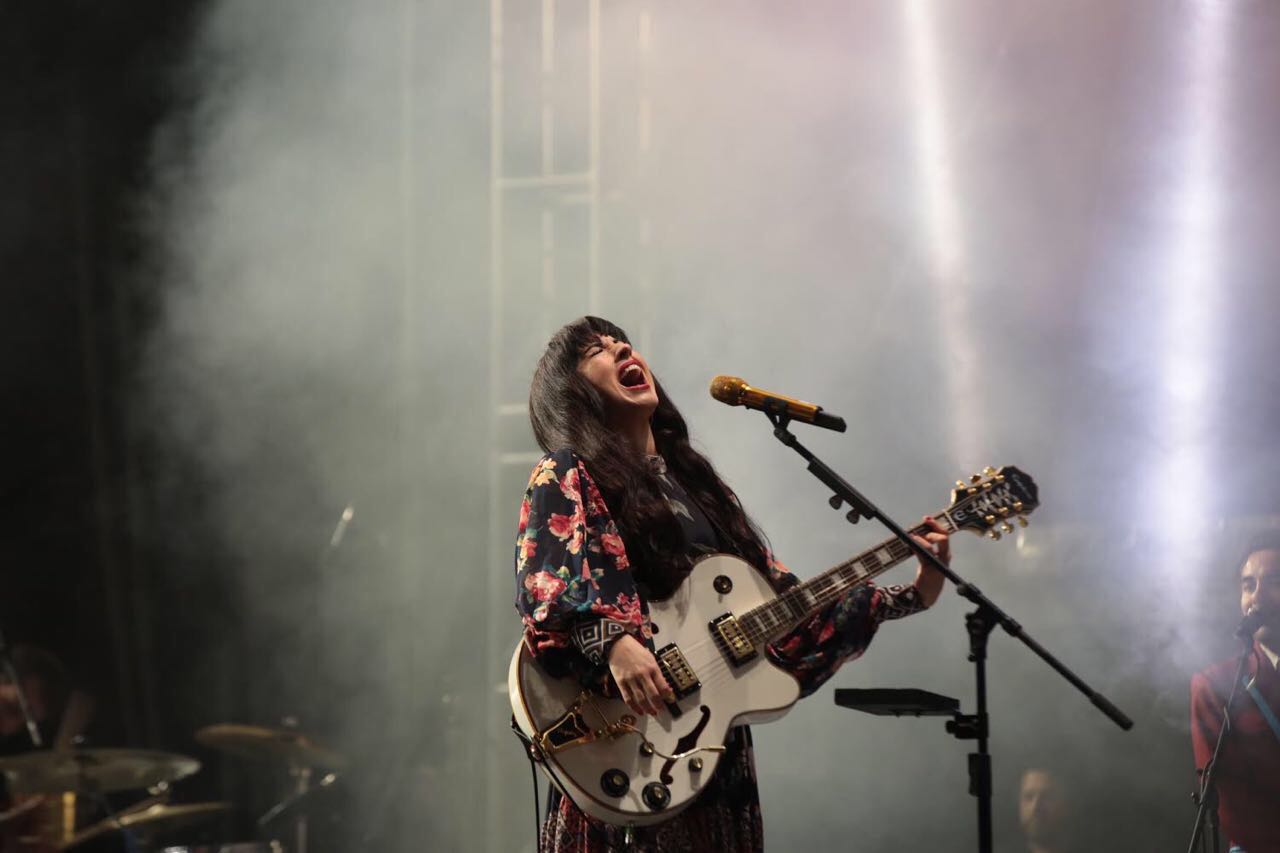 Corean más de 15 mil las canciones de Mon Laferte en el Festival de las Almas