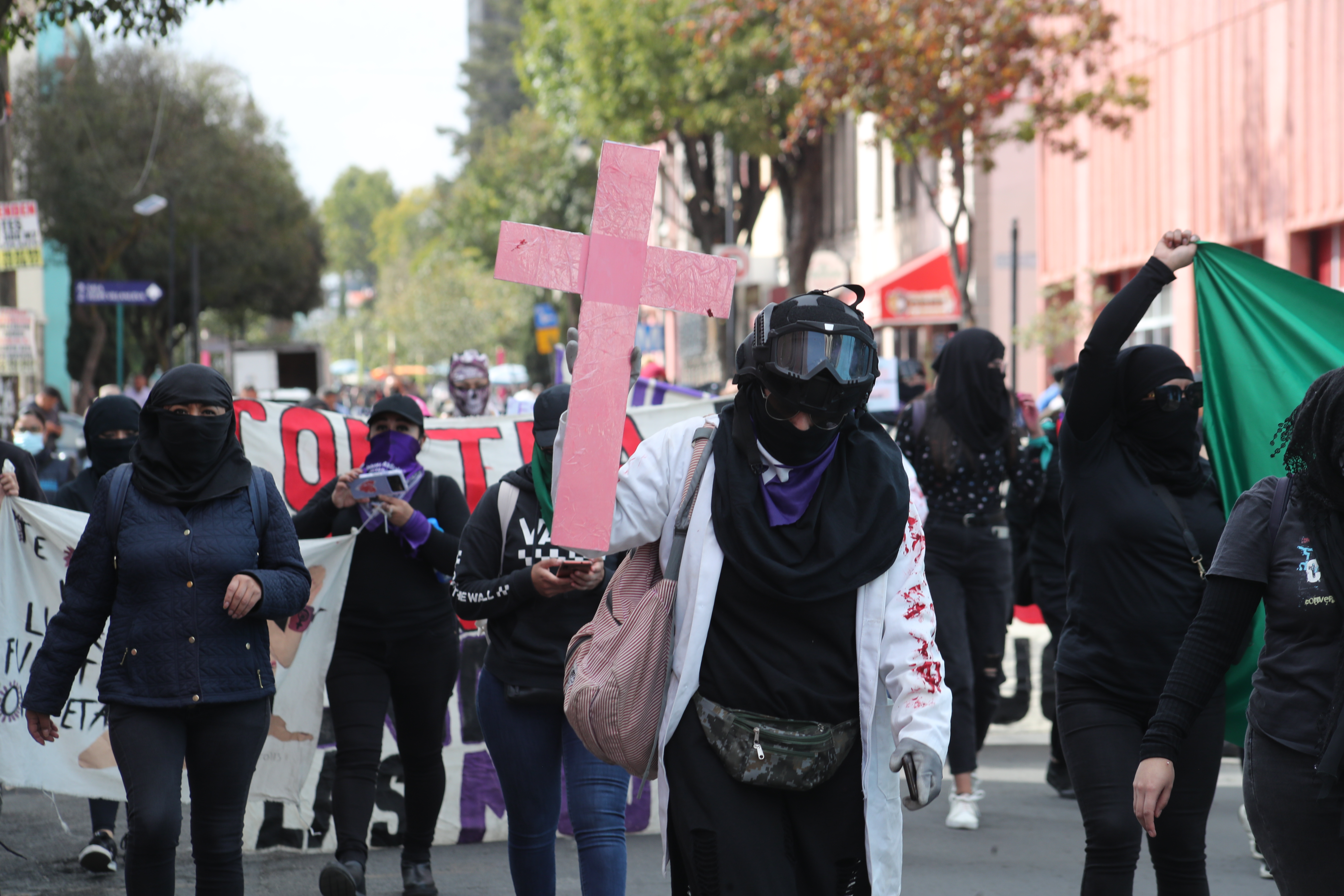 Cientos de mujeres salen a las calles por el 25N, contra la violencia de género
