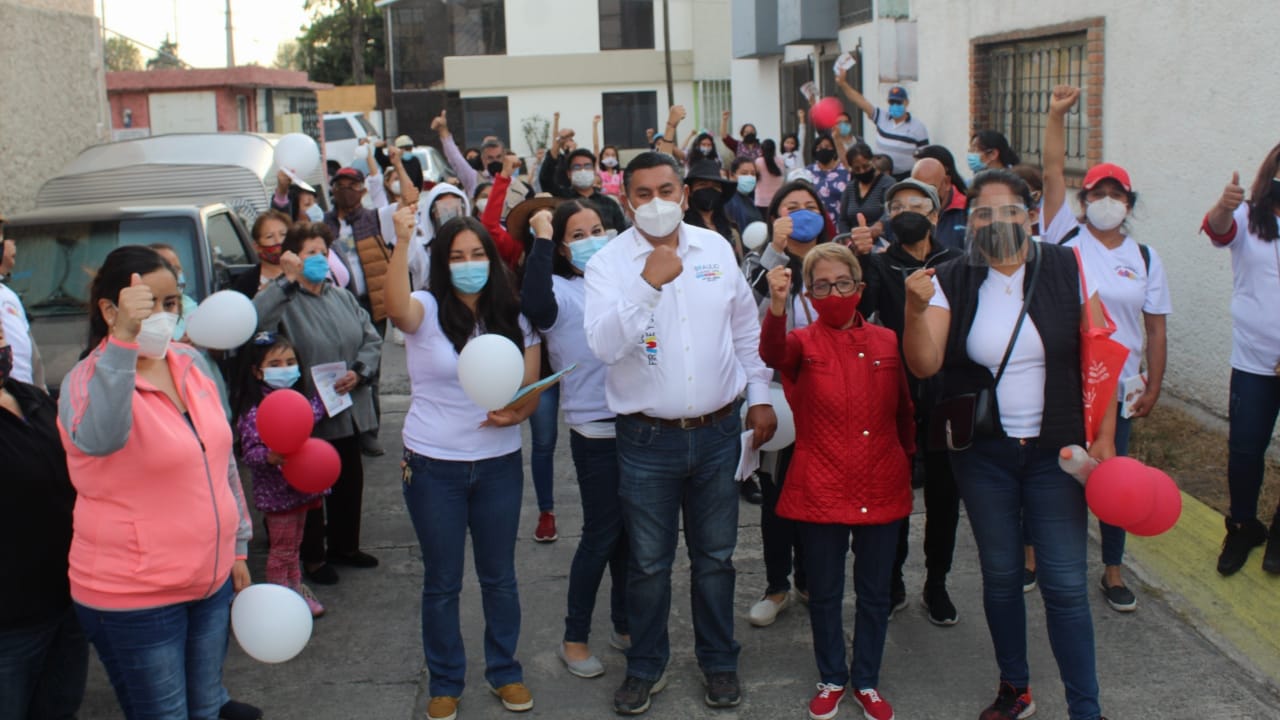 Recorre Braulio Álvarez Jasso calles de la zona norte de Toluca