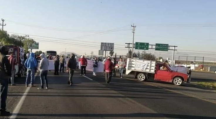 Chatarreros bloquean la Toluca-Atlacomulco contra la  Ley General de Residuos