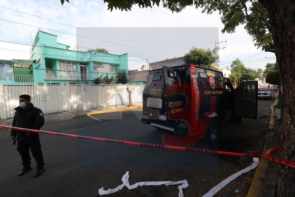 Asaltan camioneta de valores en Toluca con 18 millones de pesos, custodio resulta lesionado.