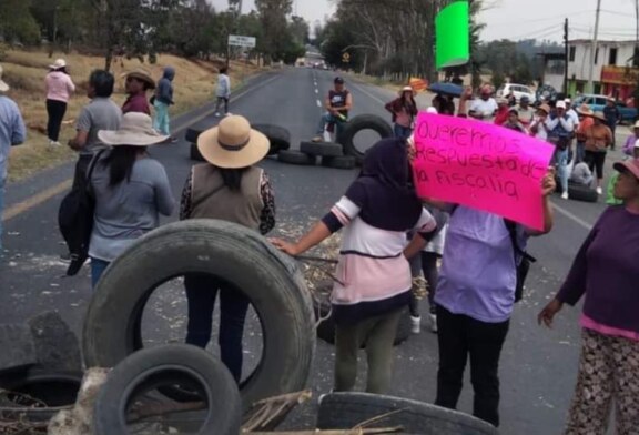 Bloqueo en la Toluca-Atlacomulco cumple 8 horas