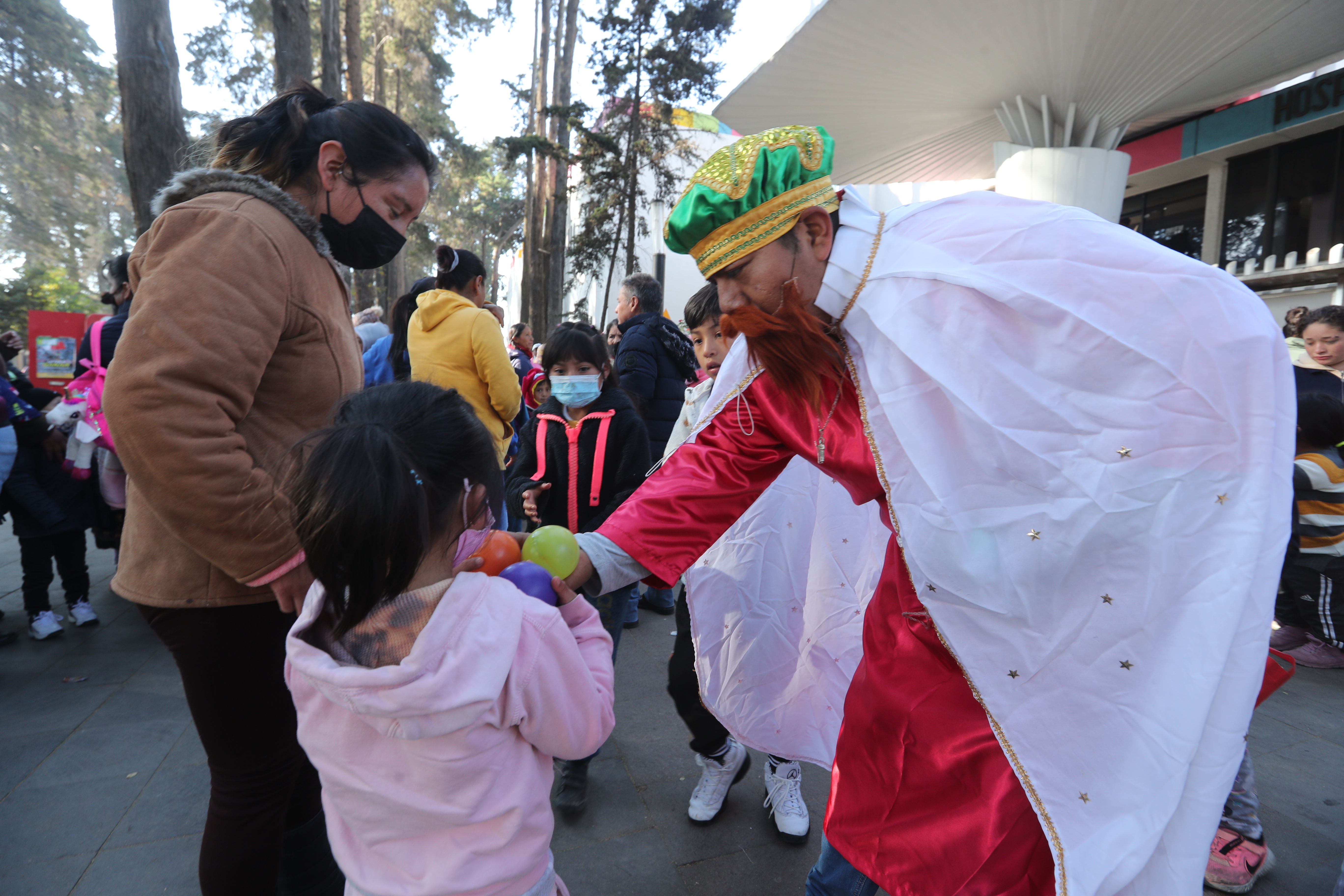 “Payasonicos al rescate” llegan al Hospital del Niño por Día de Reyes