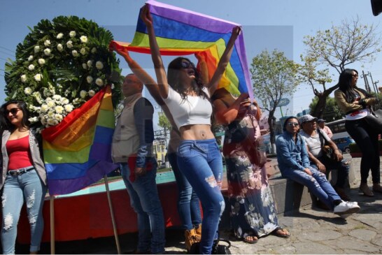 Llega la comunidad LGBTTI al hemiciclo a Juárez.