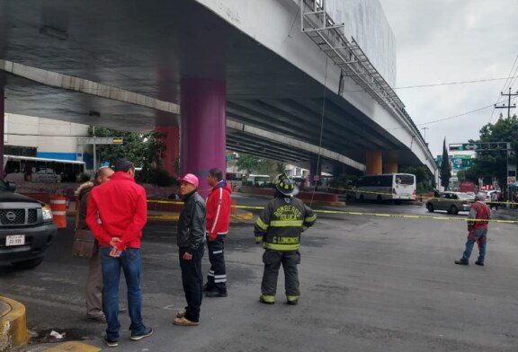Retiran en Toluca espectacular irregular con riesgos en materia de Protección Civil