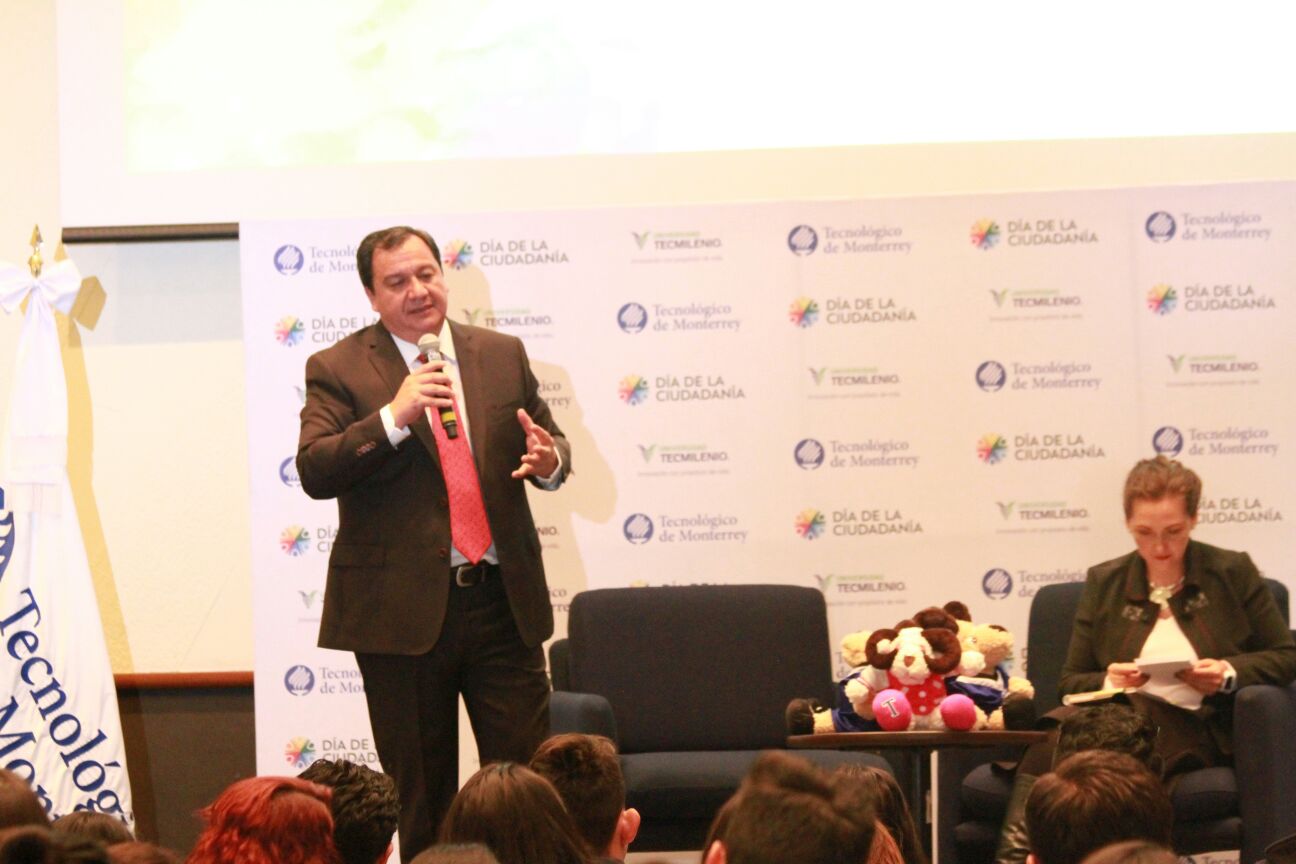 Presenta Oscar González plataforma política a estudiantes del Tec., de Monterrey