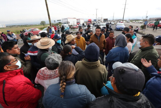 Vecinos de San Blas Otzacatipan se manifiestan por despojo de terrenos para uso común