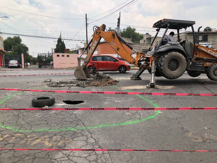 Se abre socavón de más de 10 metros de profundidad en Ecatepec