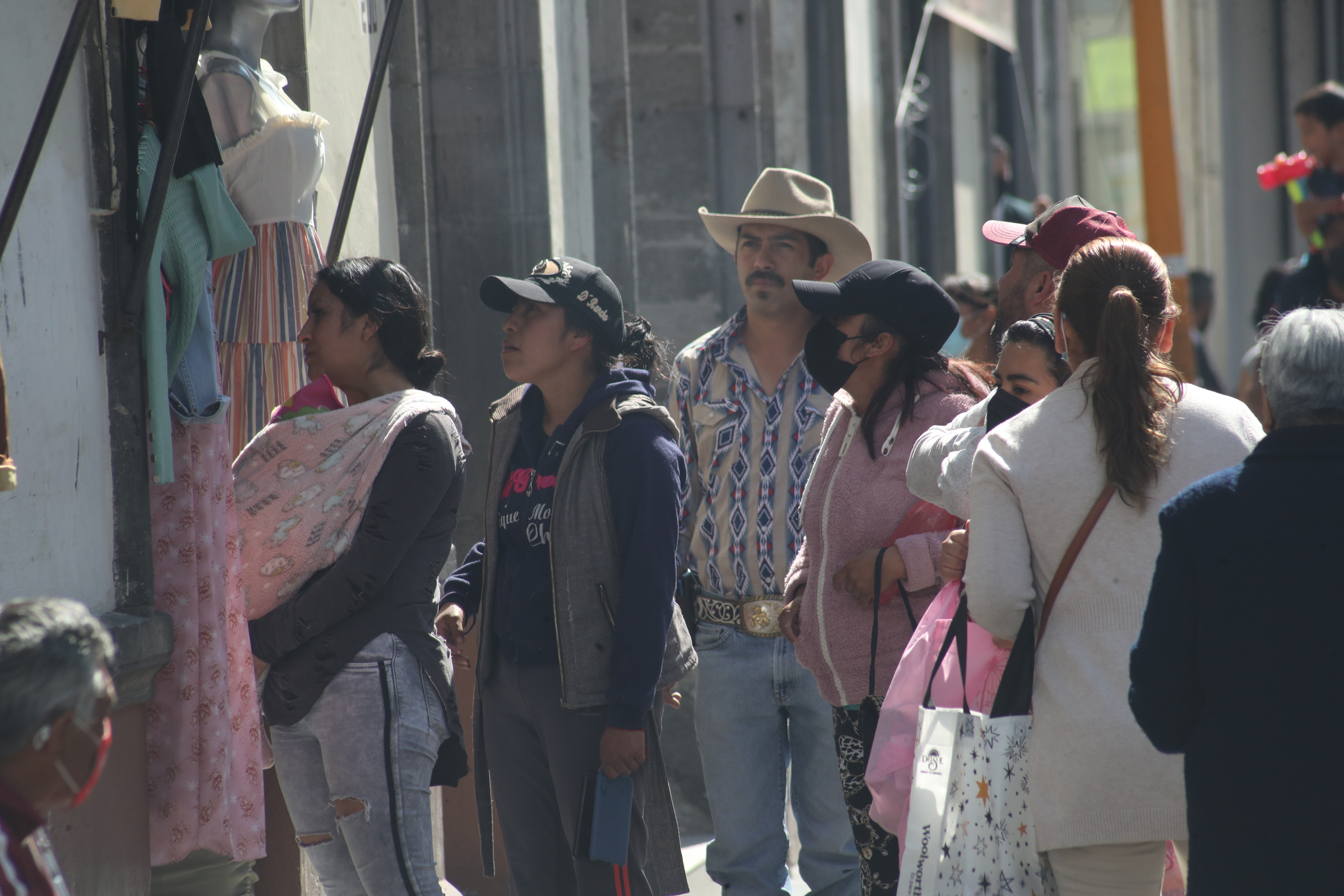 Empresarios esperan que en vacaciones ya se retire el uso obligatorio de cubrebocas