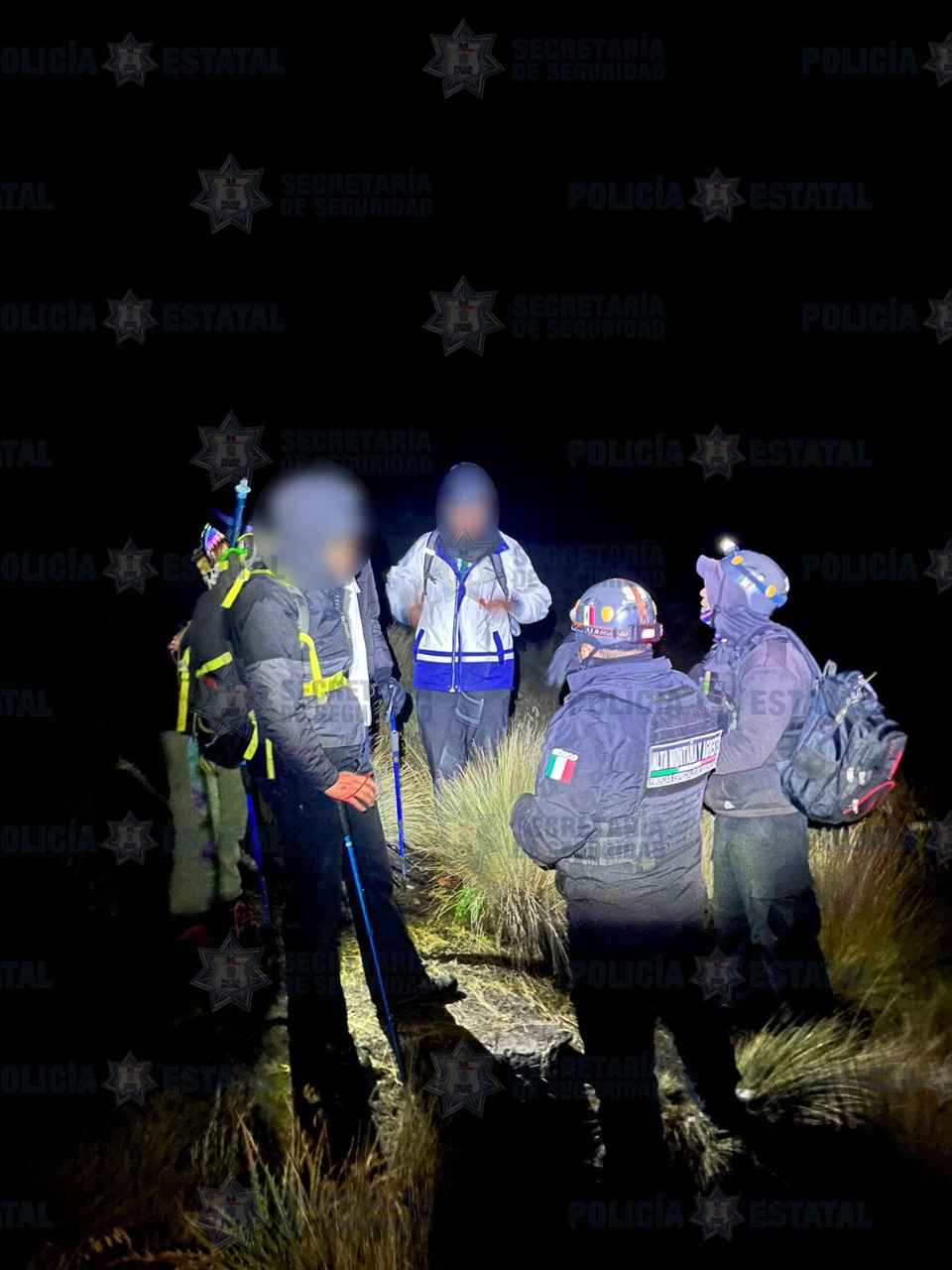 Policías de alta montaña localizan a cuatro personas extraviadas en el parque Ixtapan-Popo