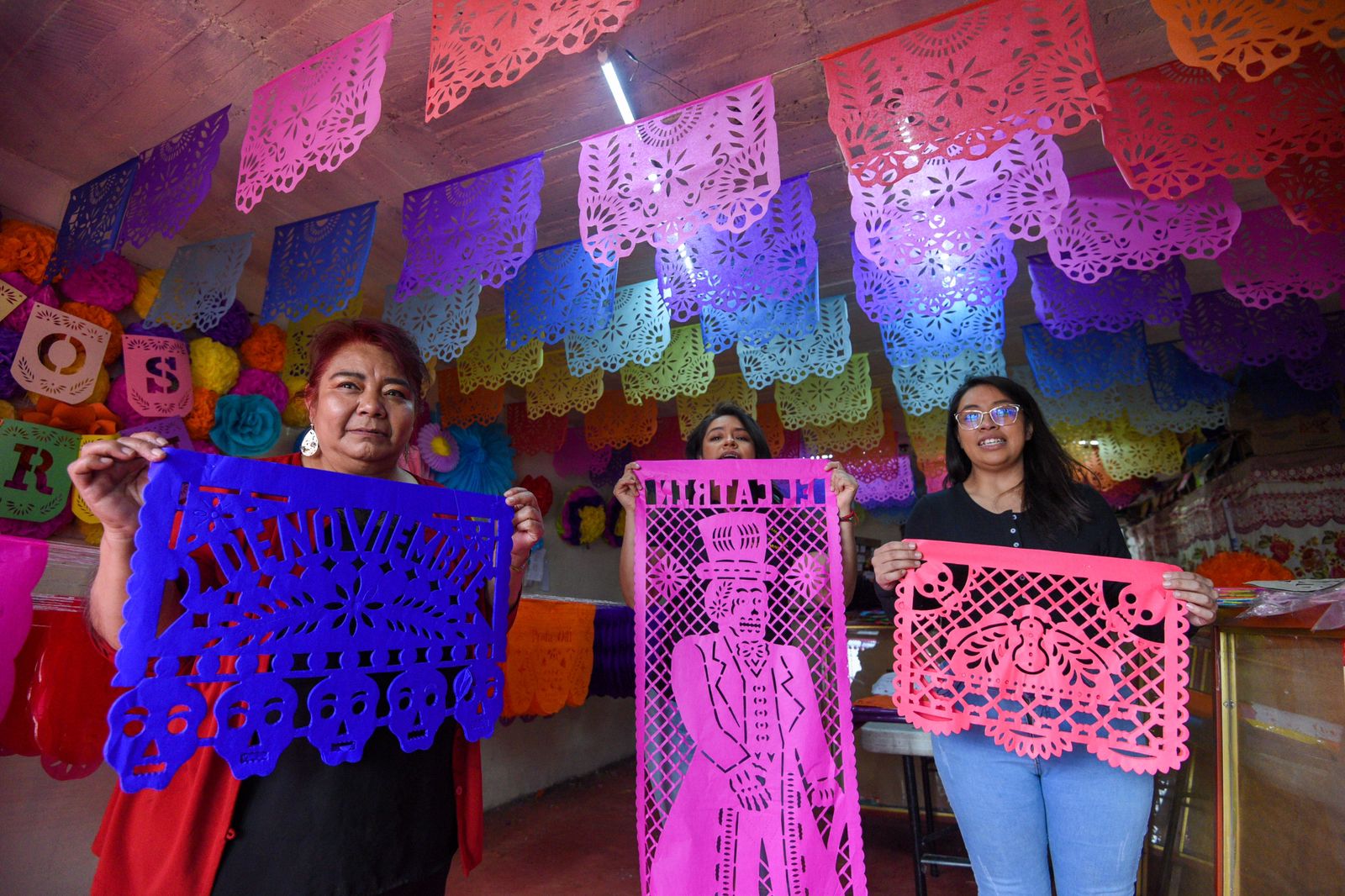 Por generaciones la familia Morán Alcántara se ha dedicado a la fabricación de papel picado