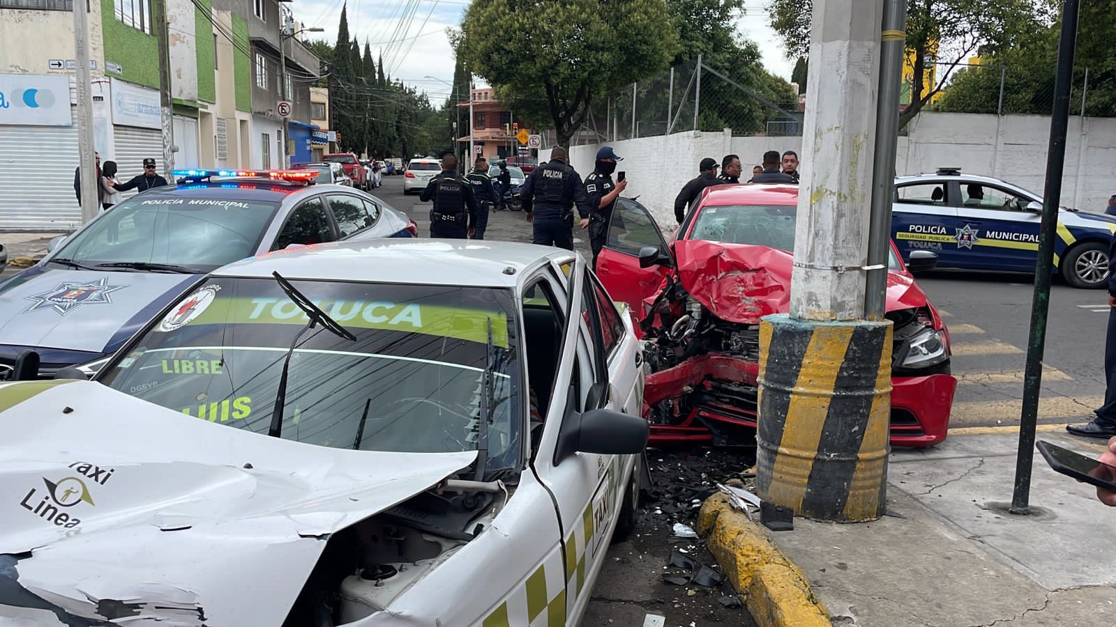 Persecución termina con un lesionado y dos personas detenidas en Toluca