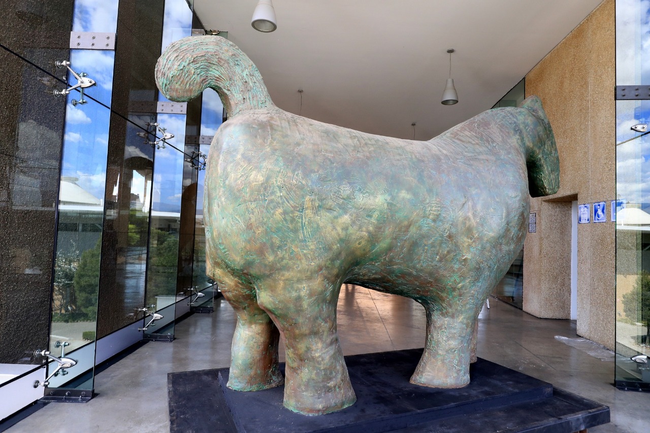 Llega escultura “caballo”, de Philip Zarkin, al centro cultural mexiquense bicentenario