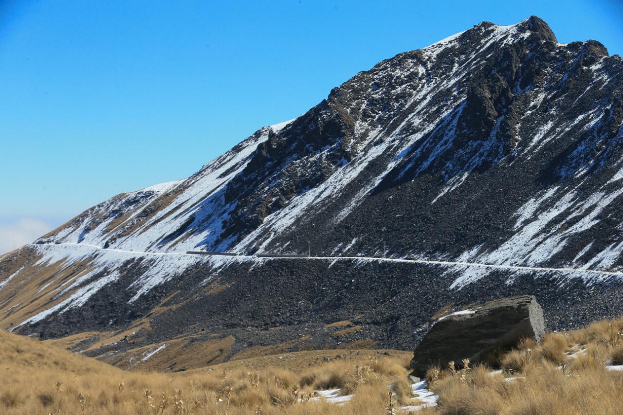 Continúa restringido el acceso al cráter del Xinantécatl ante posible caída de nieve o agua nieve