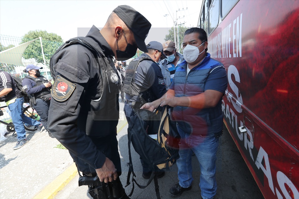 Aplican operativos para inhibir delincuencia en la zona de la terminal de Toluca