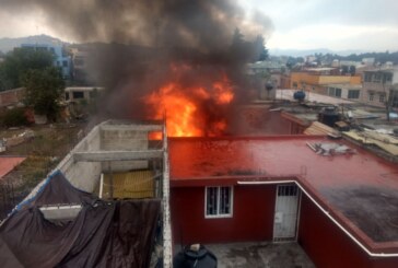 Incendio en casa habitación de la colonia Isidro Fabela es sofocado por Bomberos de Toluca