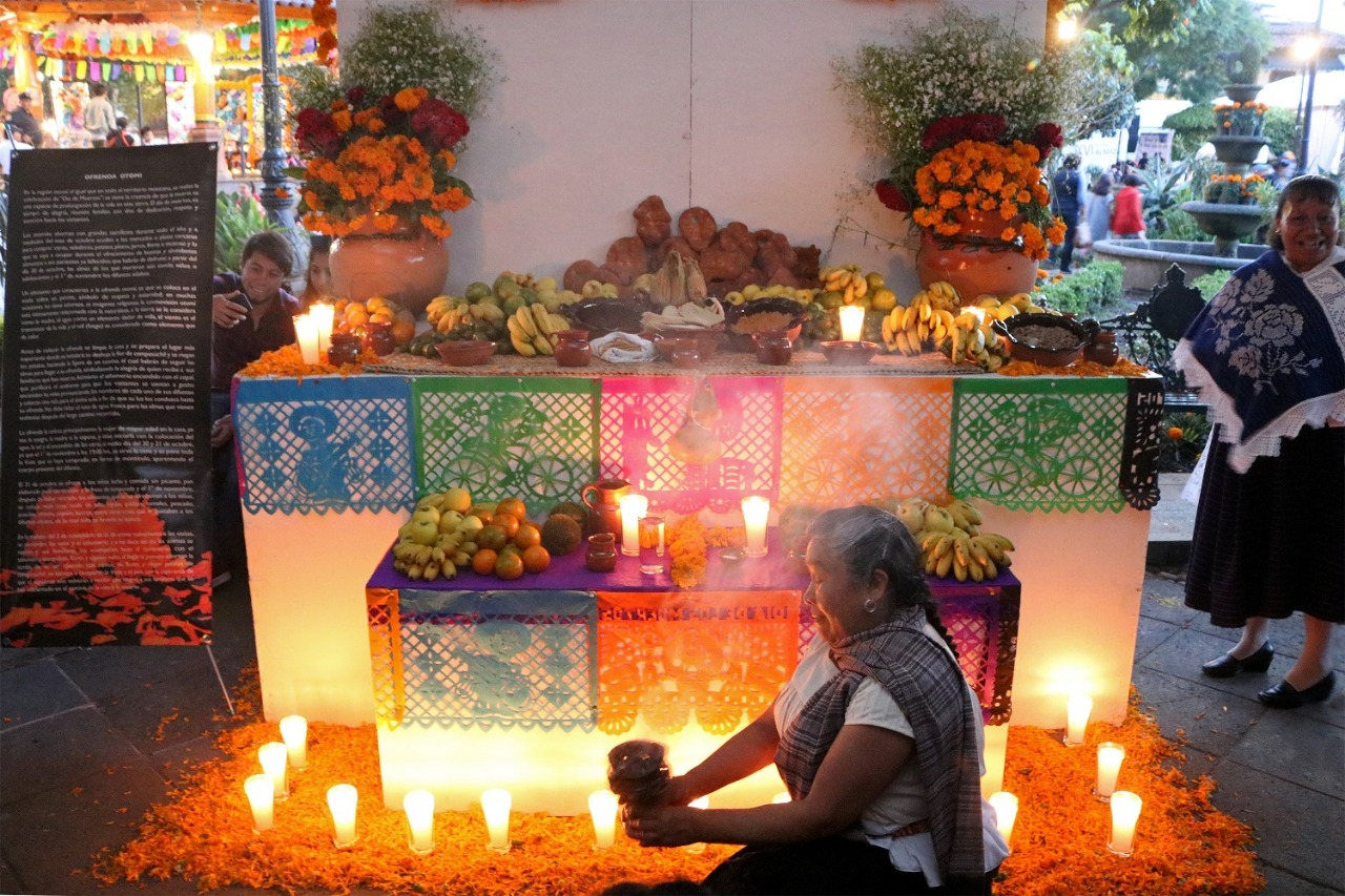 Preparan ofrenda para las almas en Valle de Bravo