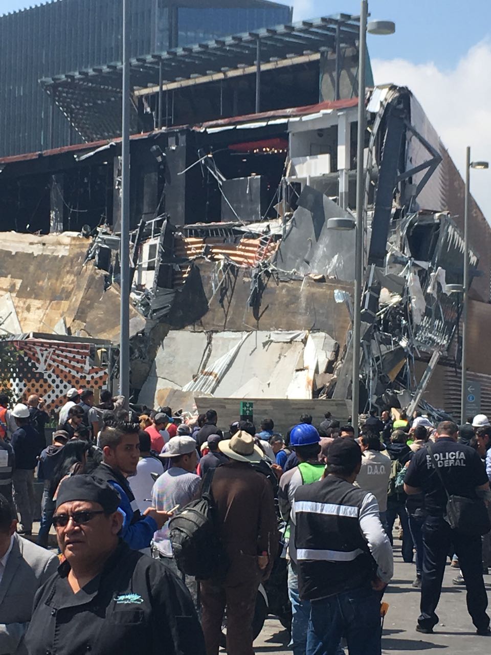 Se desploma un centro comercial en la CDMX