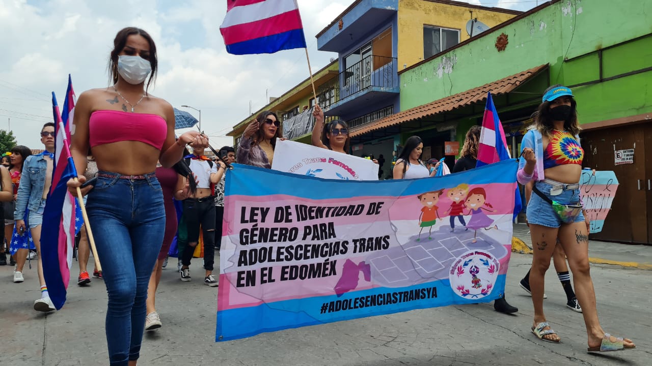 Realizan primer marcha LGBTTTIQ En Metepec