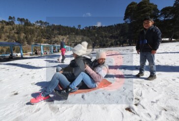 Llegan turistas al Nevado de Toluca