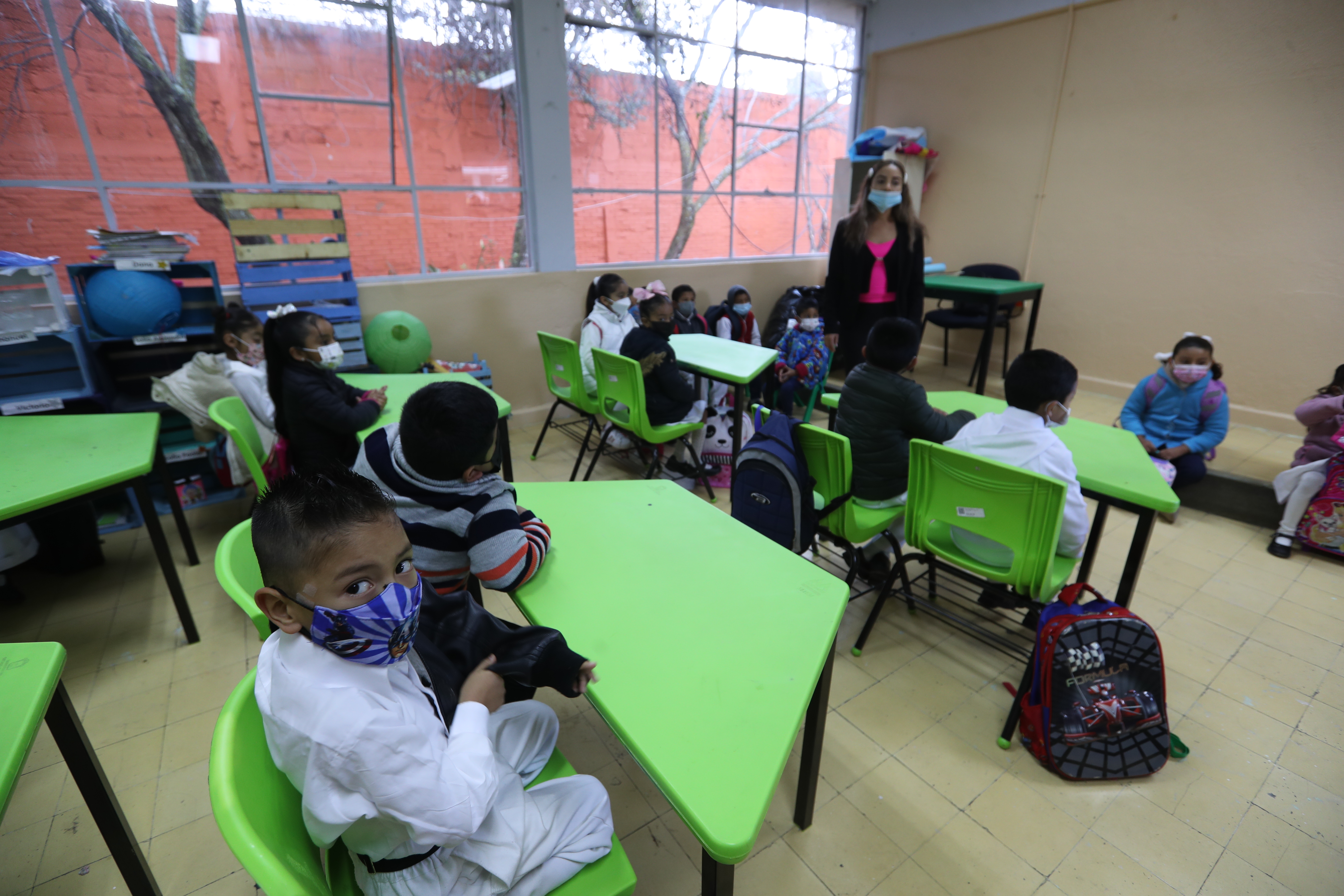 Regresan a clases 3.2 millones de niños y niñas en el Estado de México
