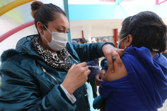 Aplican vacuna anti COVID-19 en al Concha Acústica en Toluca.