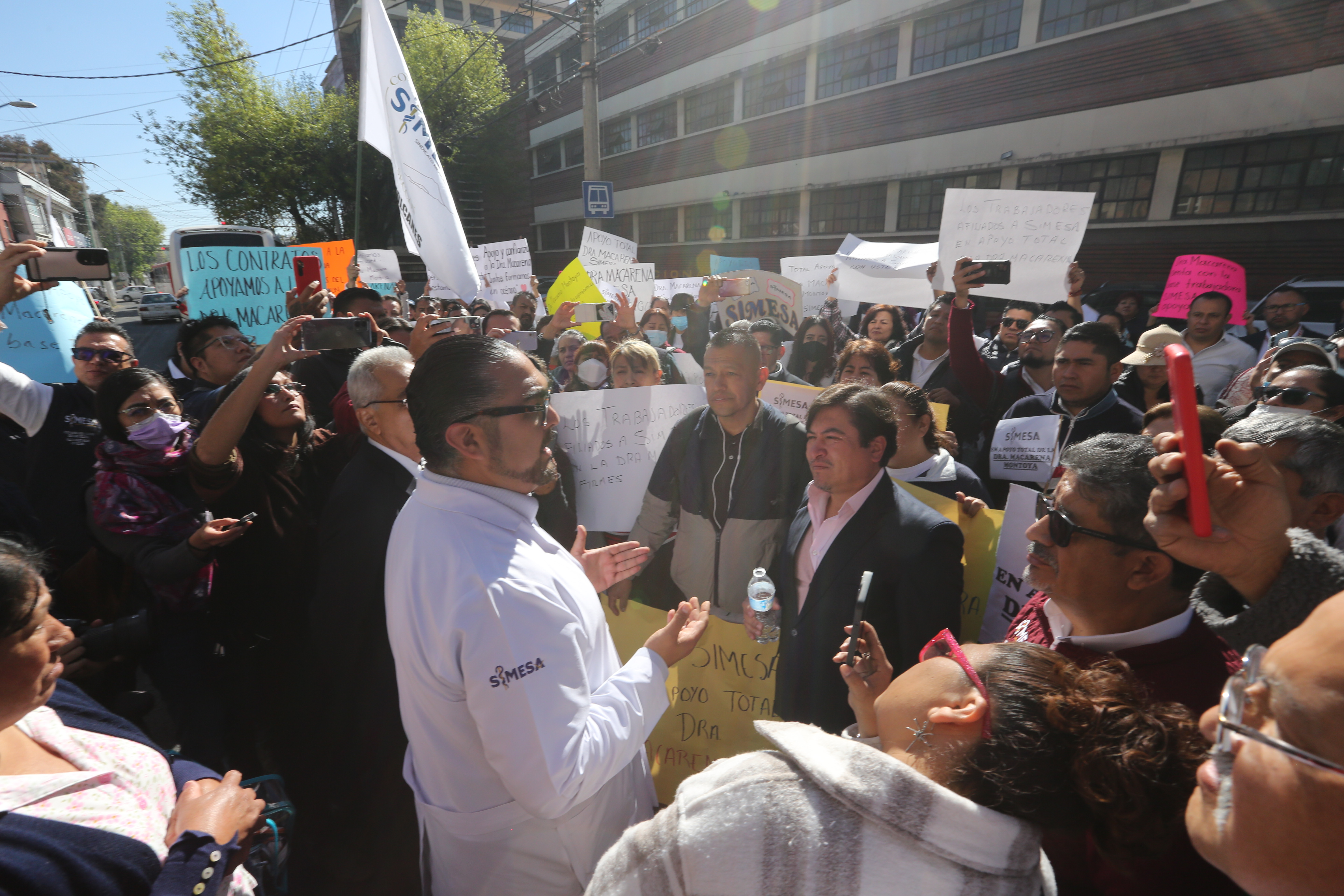 Venta de plazas en hospitales, desabasto de medicamentos y pagos, desata protestas  en Hospitales del Edomex