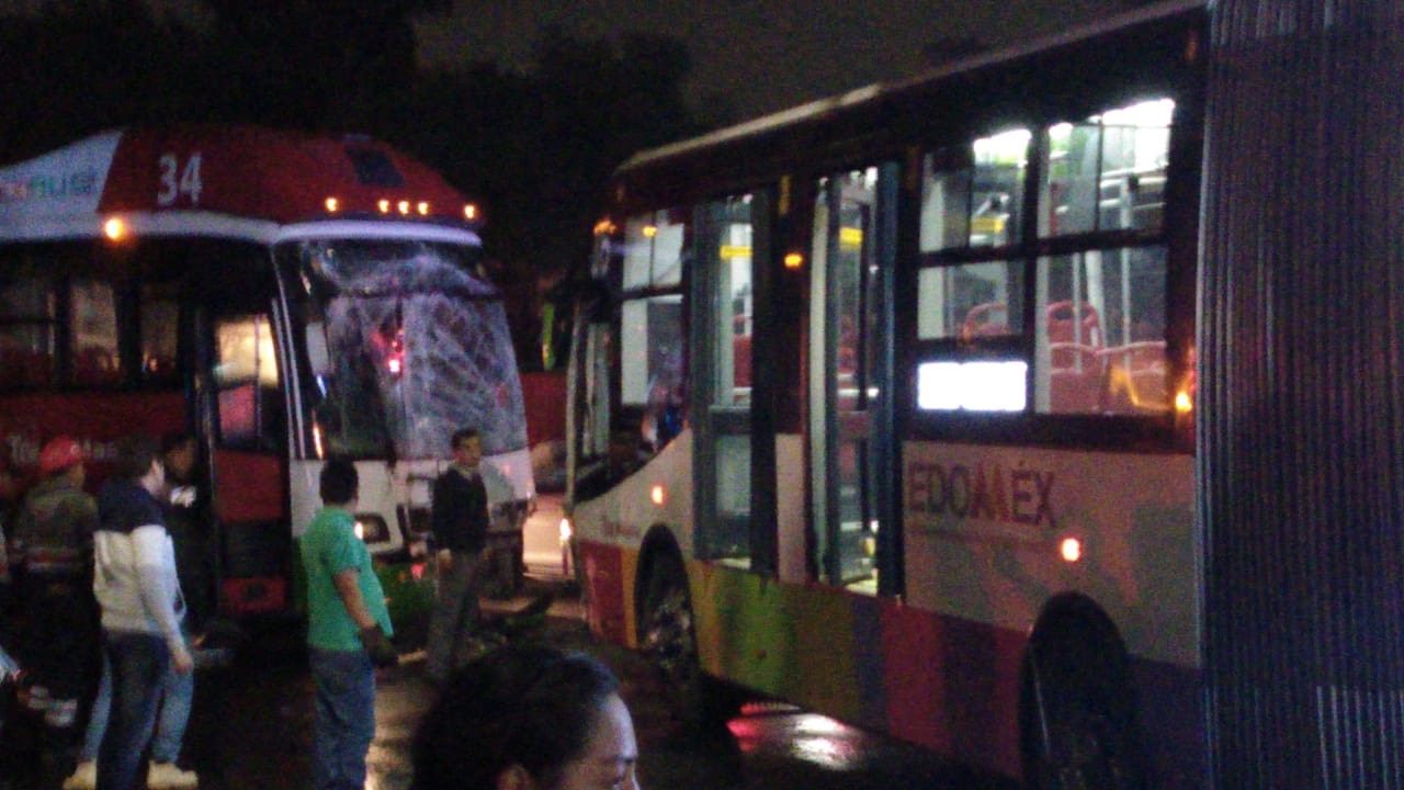 Chocan de frente dos unidades del mexibús línea 1 en Ecatepec