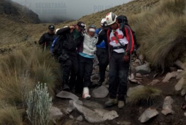 Rescate coordinado de alta montaña, salva la vida a mujer que sufrió caída en el volcán Popocatépetl