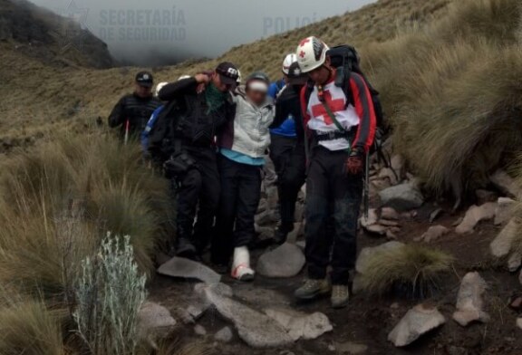 Rescate coordinado de alta montaña, salva la vida a mujer que sufrió caída en el volcán Popocatépetl