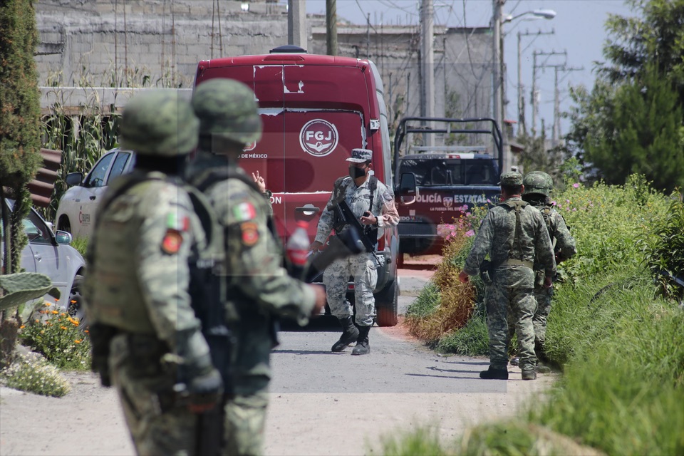 Excavan en otro predio en Toluca, recuperan más cadáveres