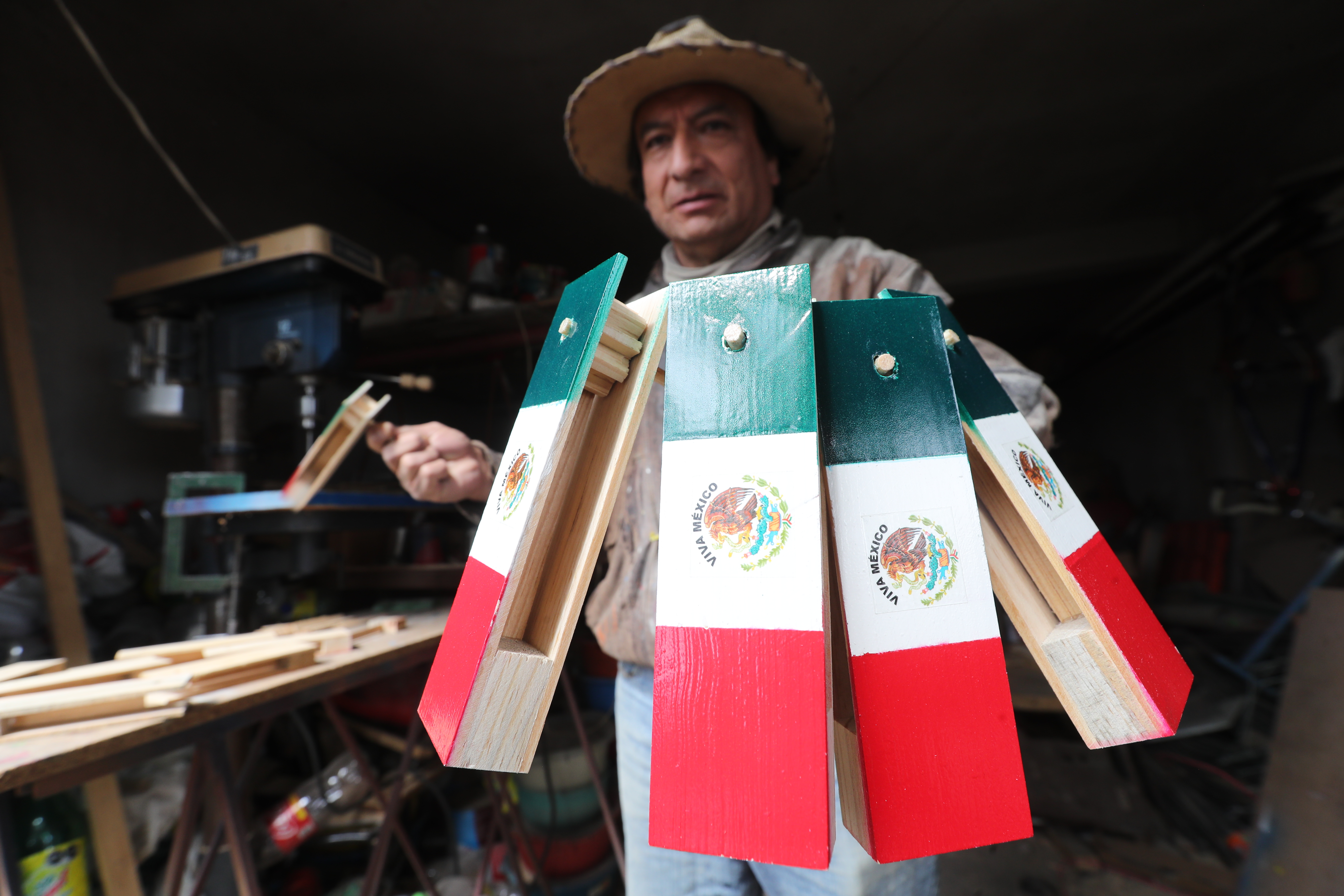 Artesanos preparan producción de matracas para fiestas patrias