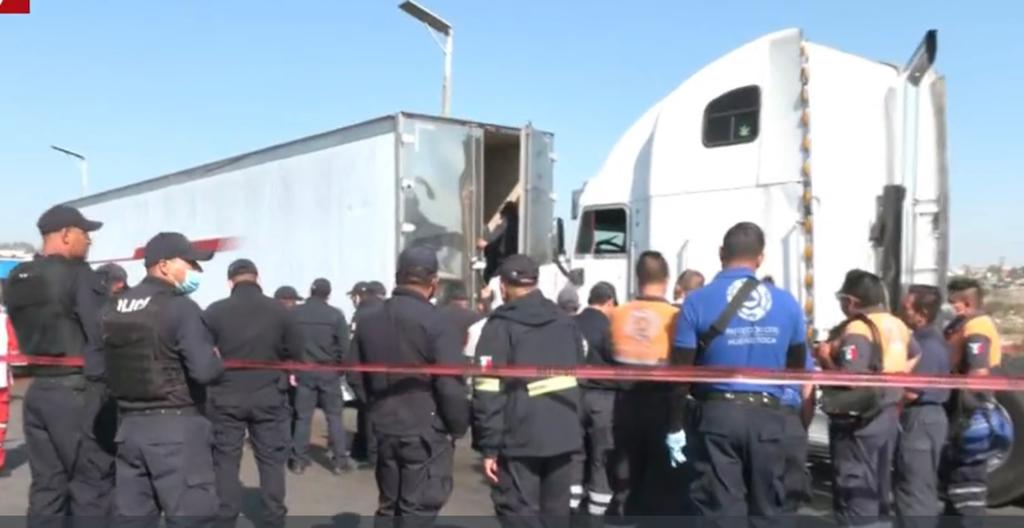 Detienen a trailero tras arrollar a motociclista; transportaba más de 100 migrantes