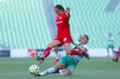Con goles de Brenda Woch y de Mariel Román, de penal, Toluca Femenil hizo un gran partido de visitante y se impuso 0-2 a Santos Laguna