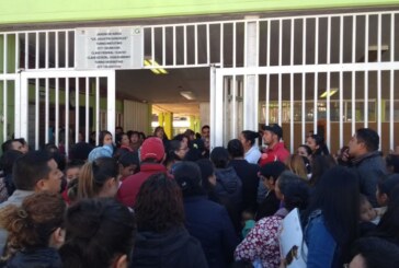 Suspenden clases en escuelas de Toluca y se les olvida informarles a los maestros