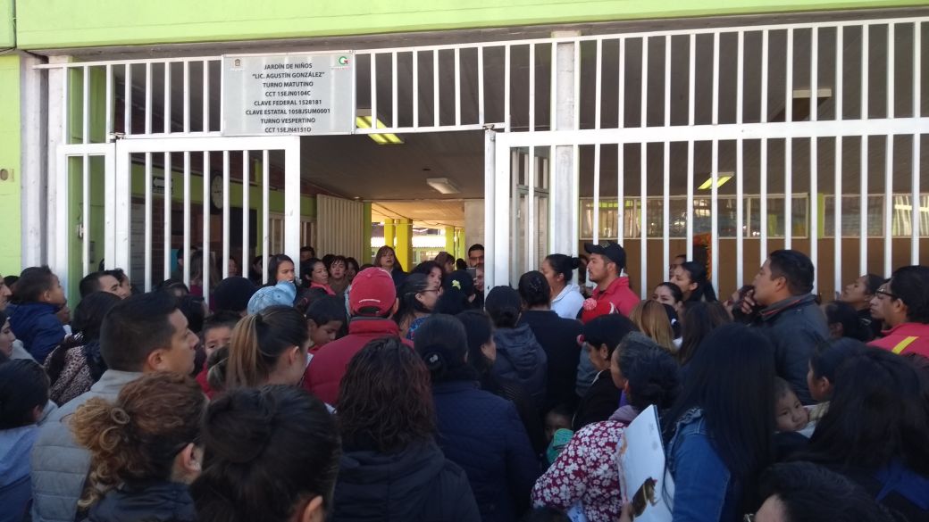 Suspenden clases en escuelas de Toluca y se les olvida informarles a los maestros